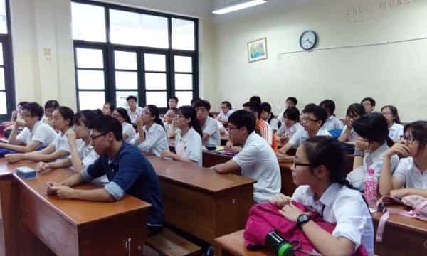 Học sinh Trường PTTH Nguyễn Tất Thành