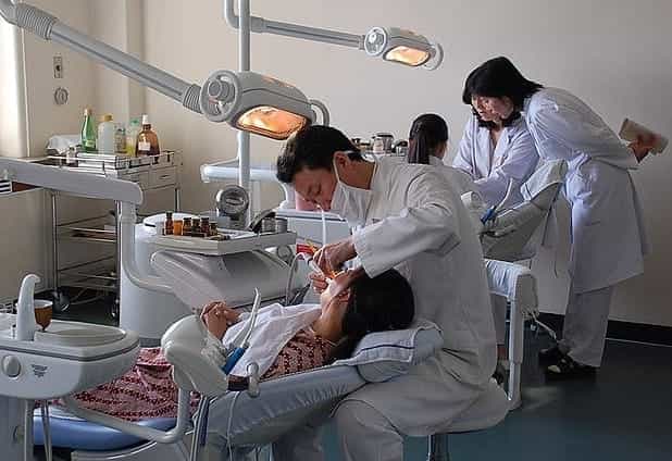 Khám răng ở Bệnh viện Pyongyang Maternity