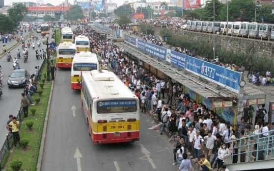 Xe bus Hà Nội ngày càng có nhiều người đi
